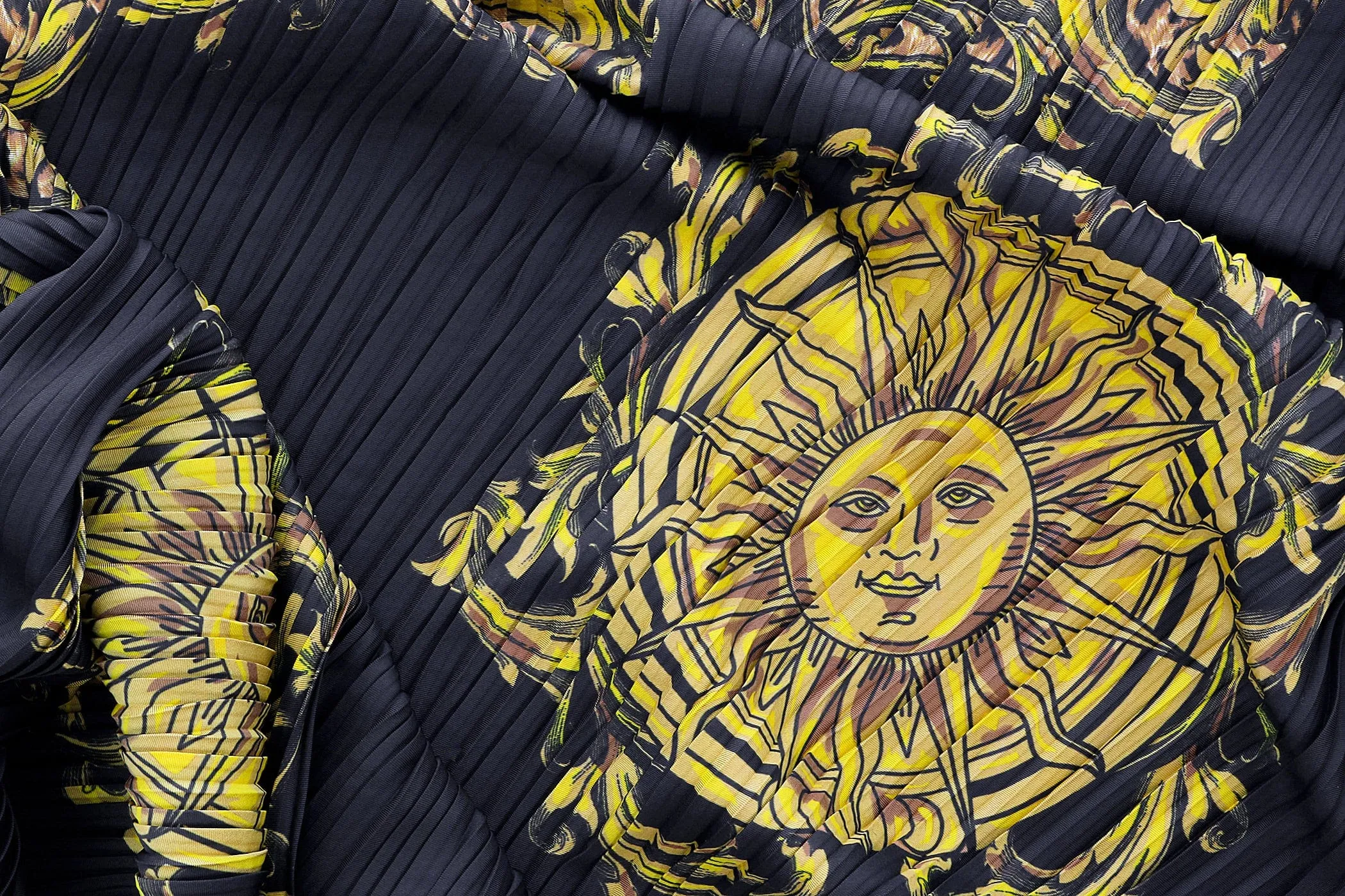 Versace Jeans Couture Baroque Print Pleated Long Black/Gold Scarf