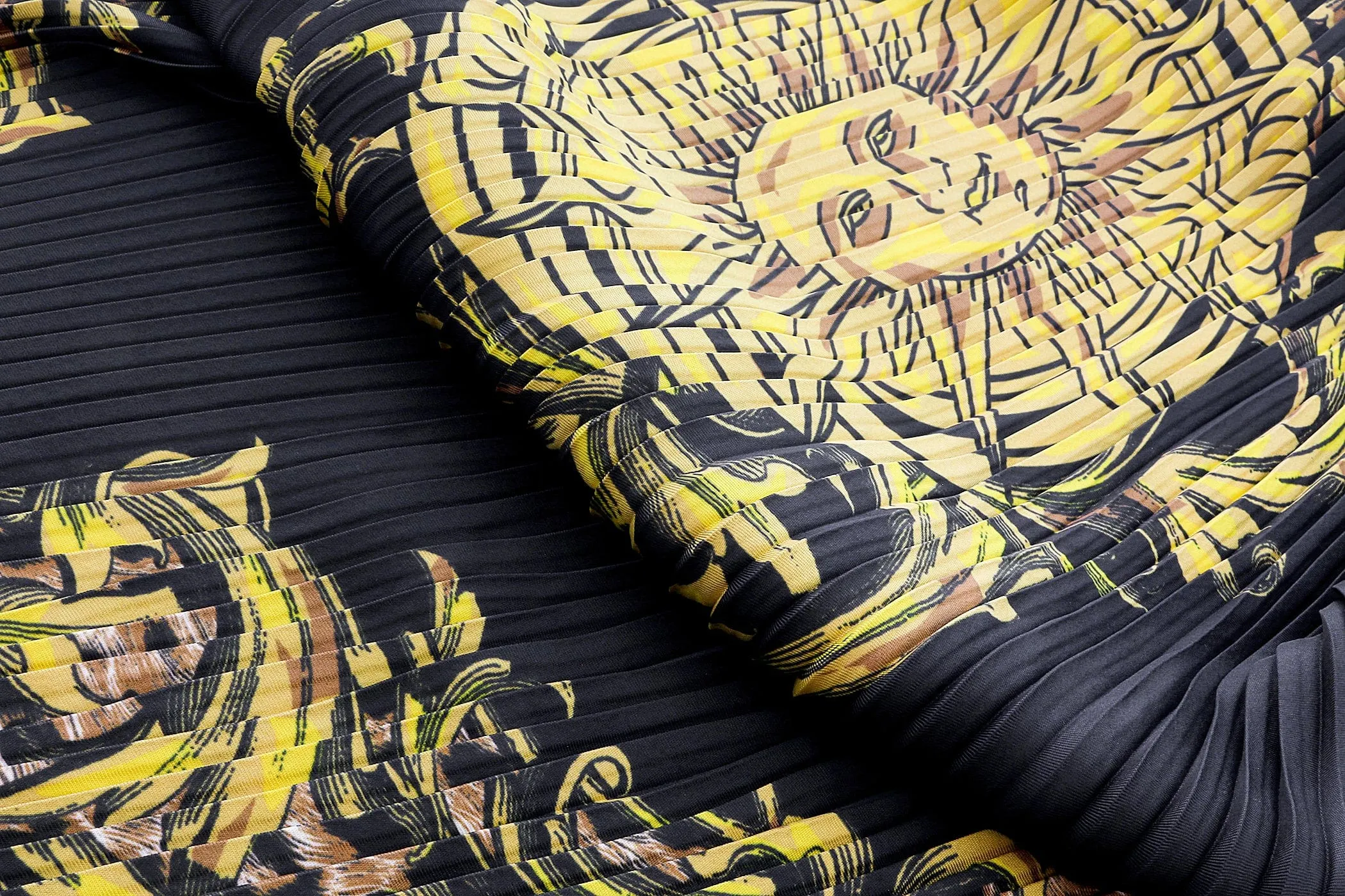 Versace Jeans Couture Baroque Print Pleated Square Black/Gold Scarf